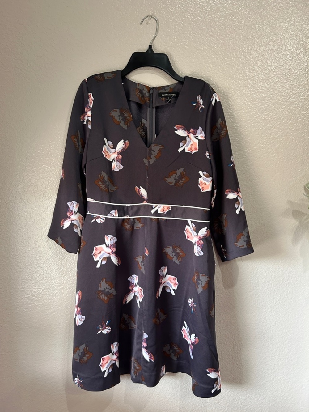 Banana Republic Satin Floral A Line Fit Flare Dress Gray 3/4 Sleeves Sz 2 TC0399
